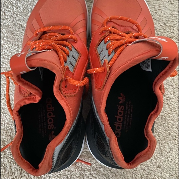 Adidas Tubular - Picture 3 of 5